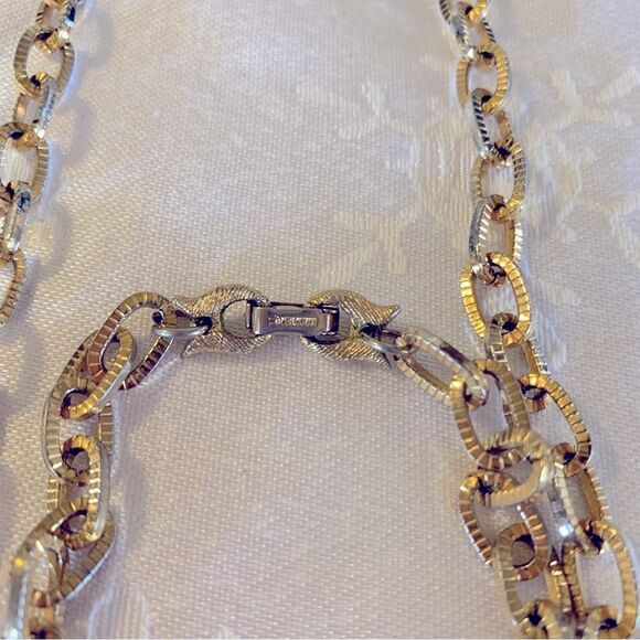 Kramer Link Chain Necklace Gold Tone 24” Gorgeous - Picture 4 of 5